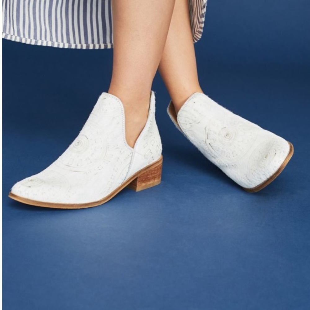 Anrthropologie Kaanas Tijuana Cutout Booties